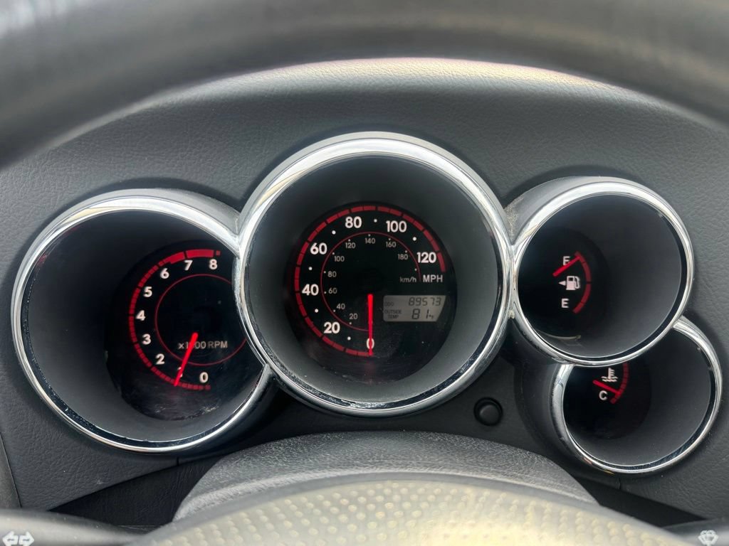 Used 2005 Pontiac Vibe w/ Power Group Value Package FWD image 32