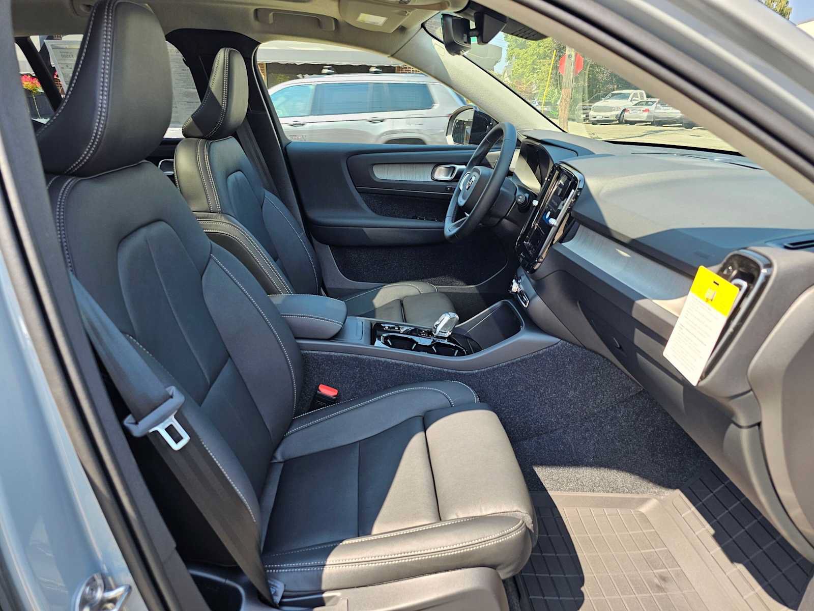 New 2026 Volvo XC40 B5 Plus w/ Protection Package Premier AWD/4WD image 10
