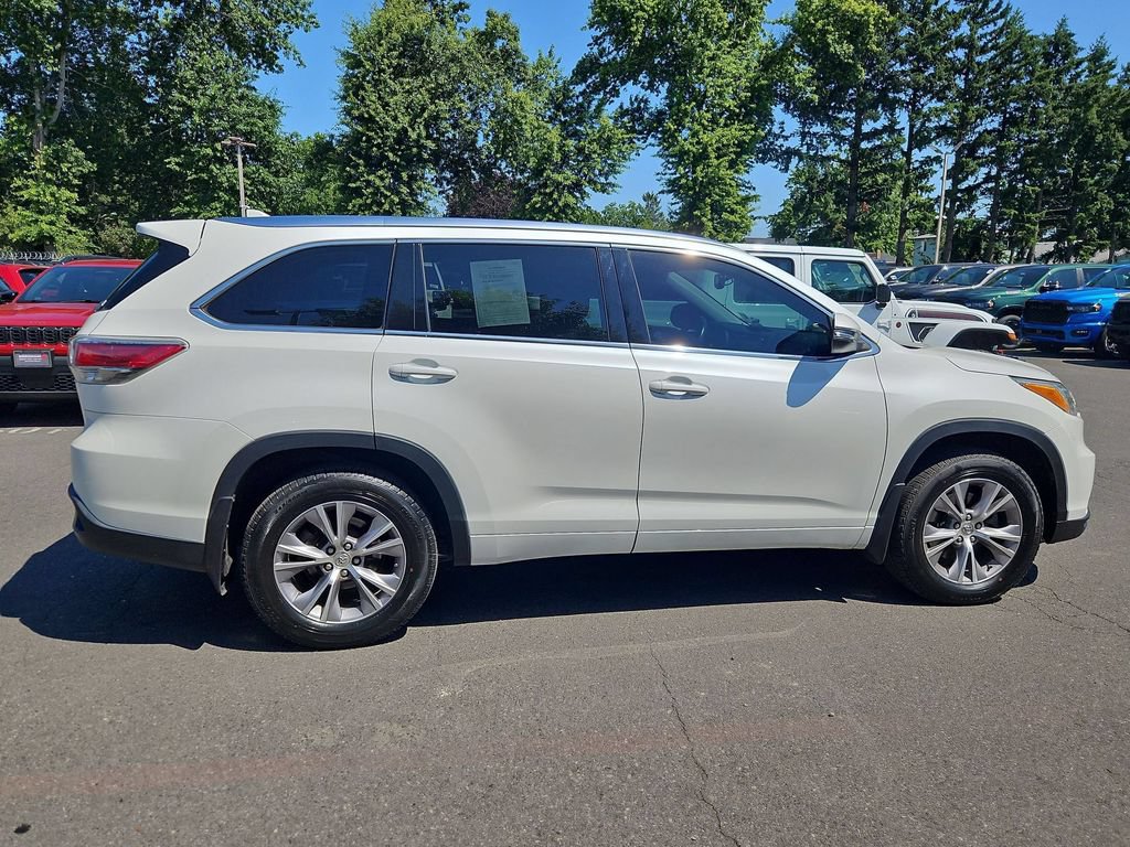 Used 2015 Toyota Highlander XLE AWD/4WD image 8