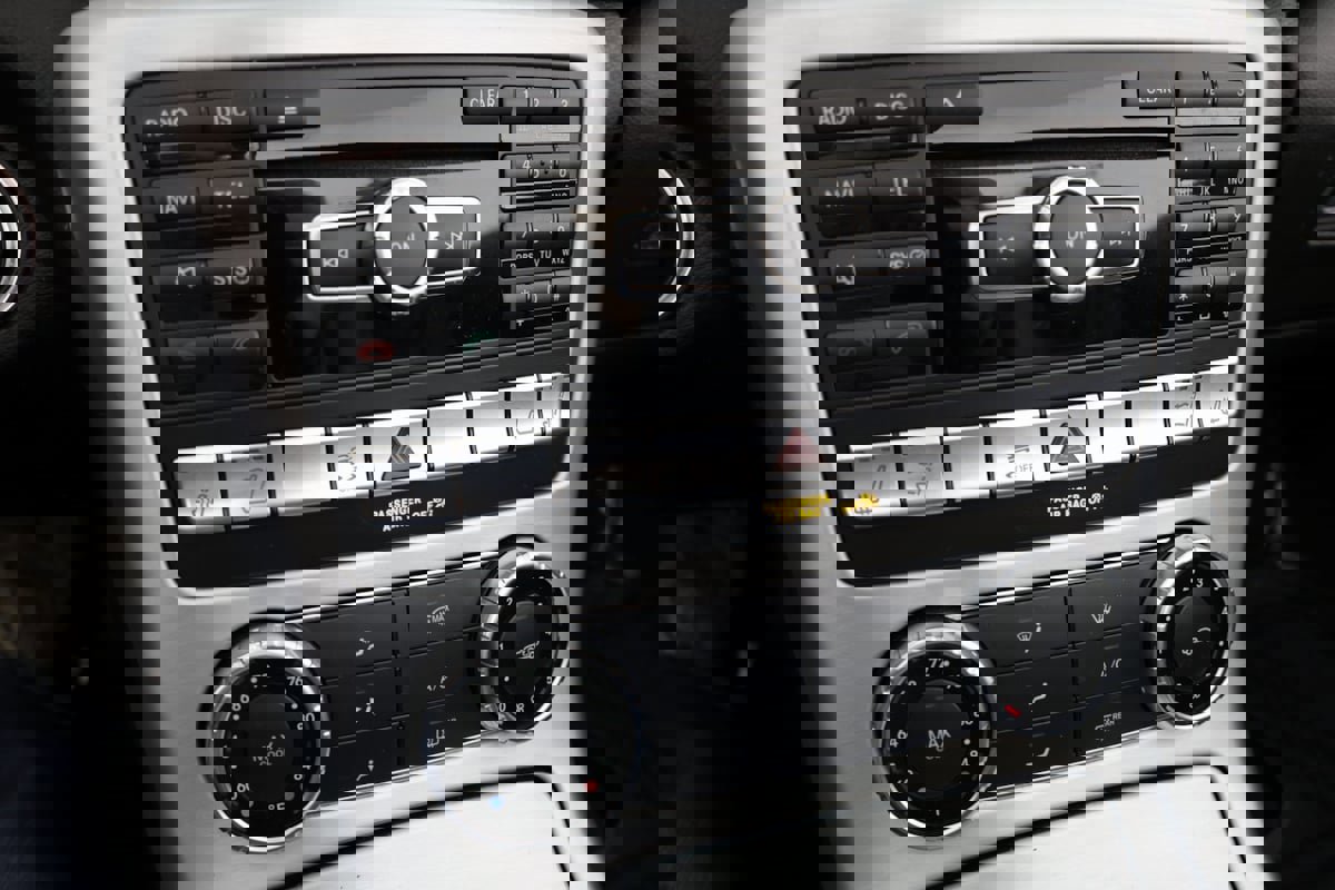 Used 2014 Mercedes-Benz SLK 250 image 27