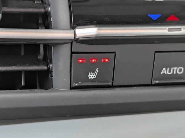 Used 2025 Toyota Sienna XLE FWD image 26