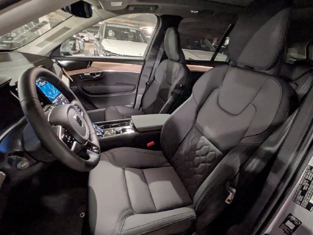 New 2026 Volvo XC90 T8 Plus w/ Protection Package AWD/4WD image 13