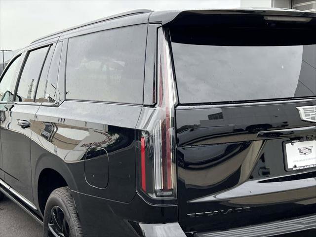 Used 2026 Cadillac Escalade ESV Sport w/ LPO, ONYX Package AWD/4WD image 13