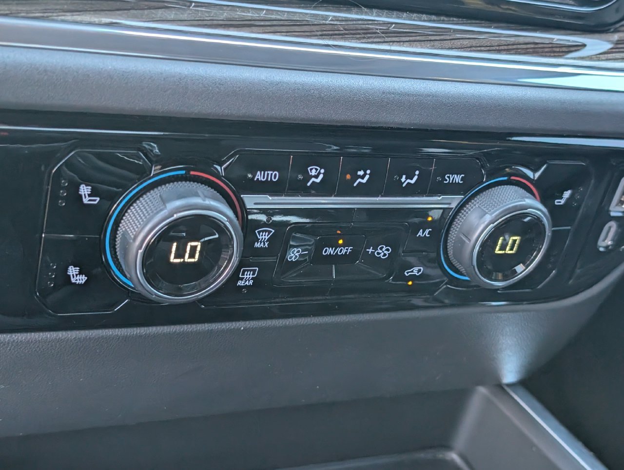 Used 2024 Chevrolet Silverado 1500 RST AWD/4WD image 16