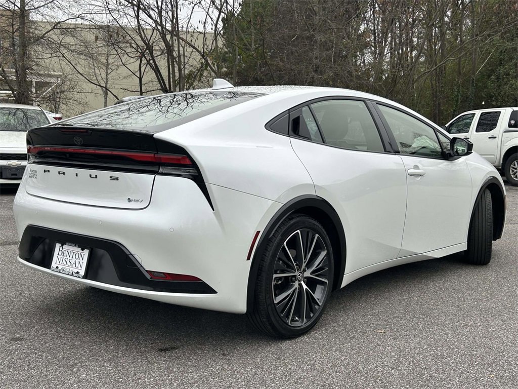 Used 2025 Toyota Prius XLE image 3