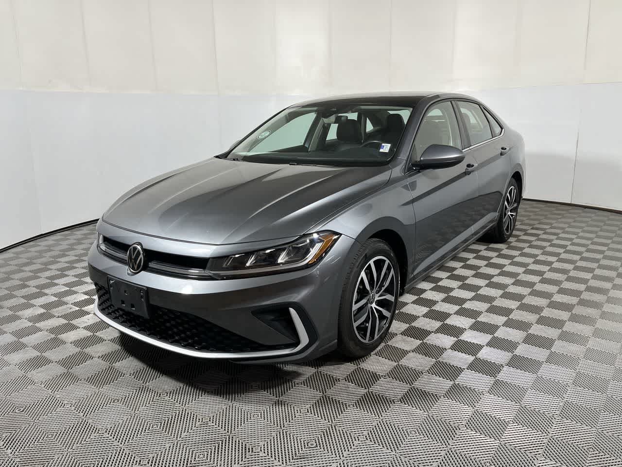 Used 2025 Volkswagen Jetta SE FWD image 4