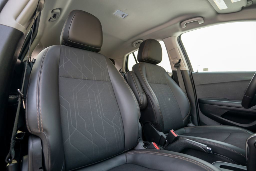 Certified 2021 Chevrolet Trax LT w/ Driver Confidence Package image 16