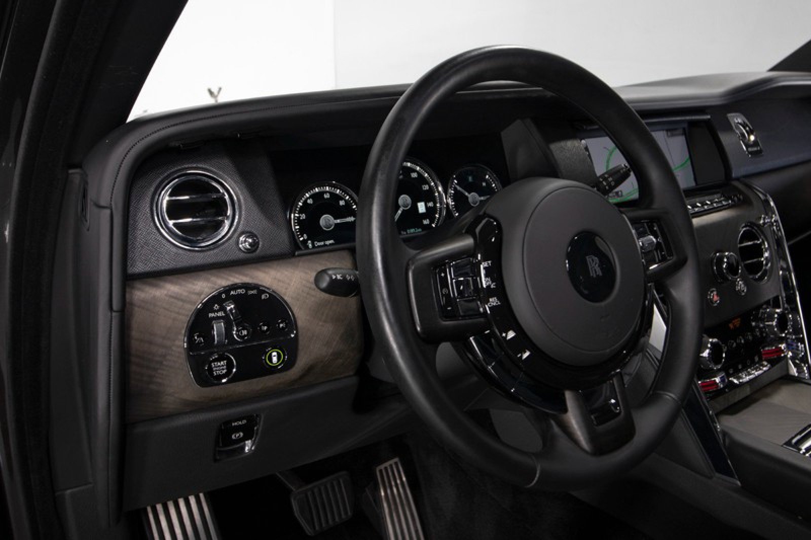Used 2019 Rolls-Royce Cullinan image 25