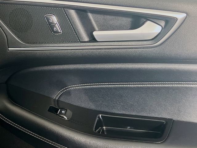 Used 2018 Ford Edge Titanium image 32