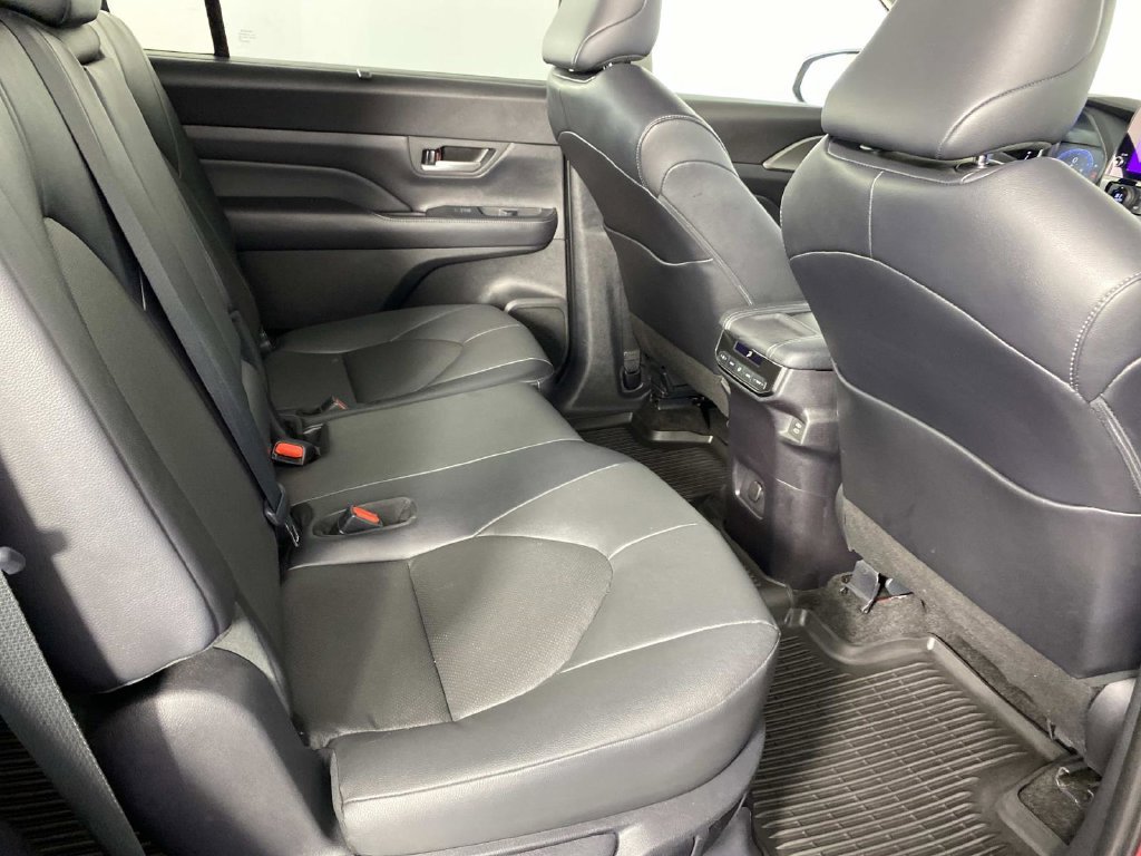 Used 2025 Toyota Grand Highlander FWD image 11