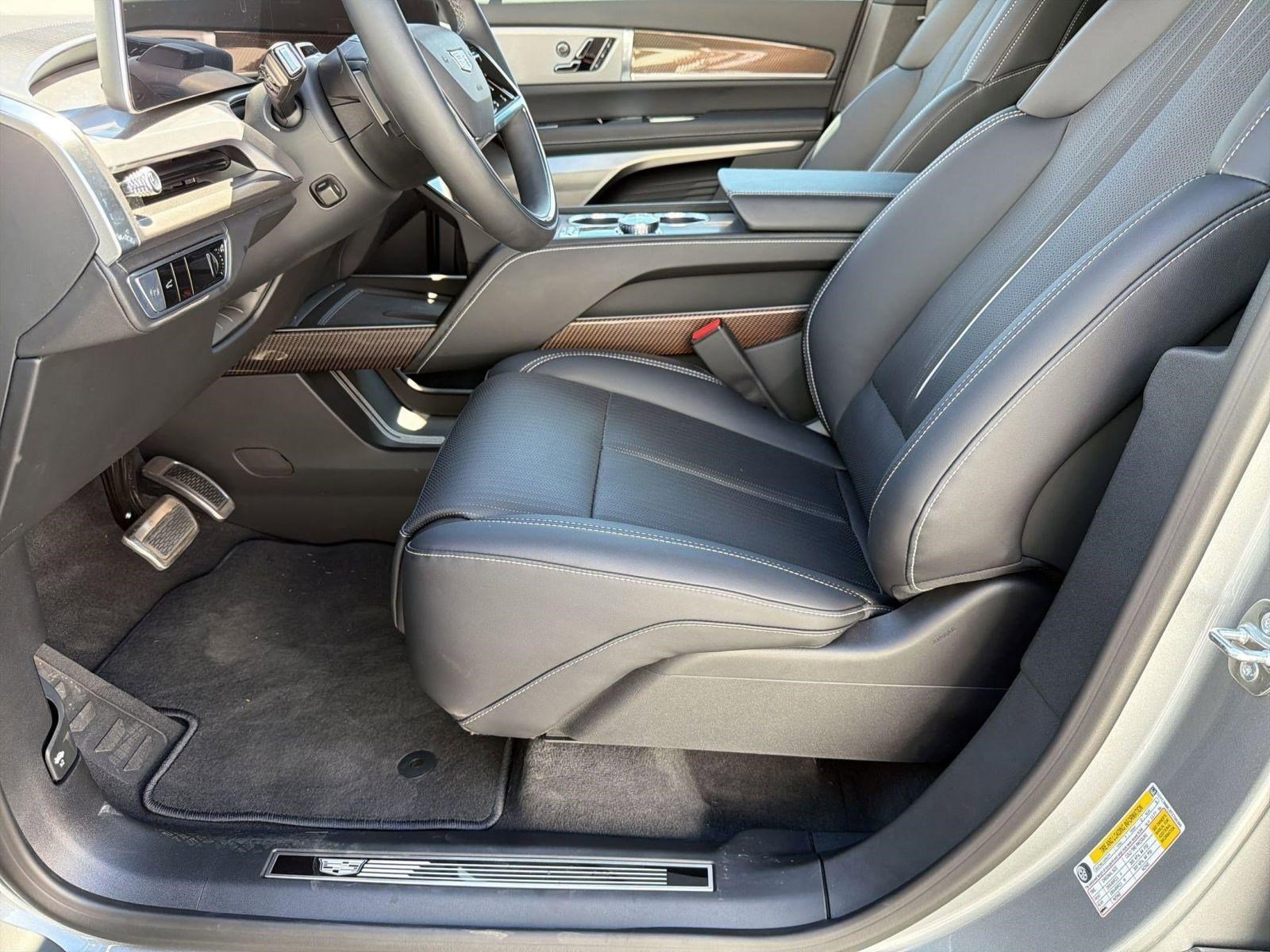 New 2026 Cadillac Vistiq Sport AWD/4WD image 4