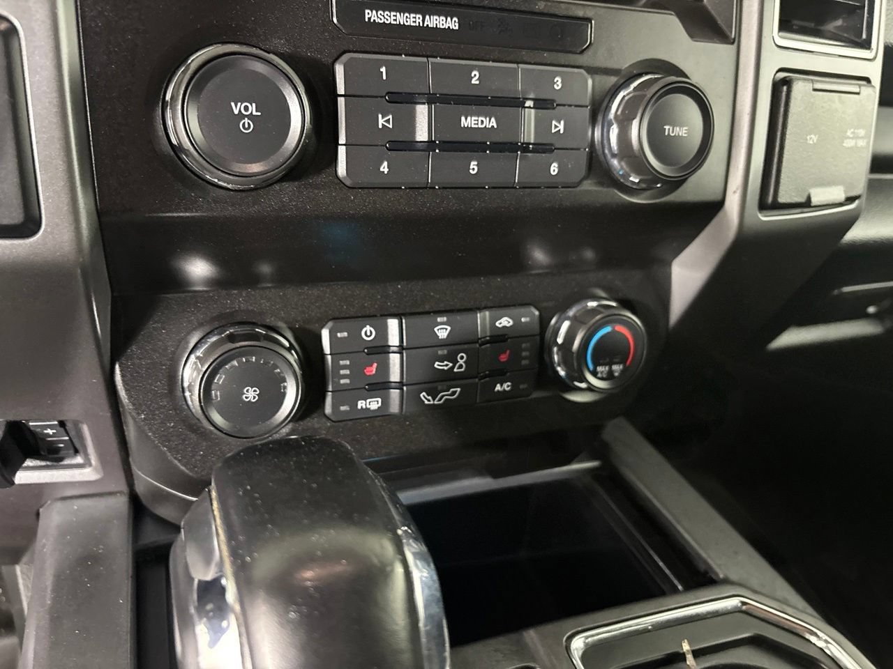 Used 2020 Ford F150 XLT w/ Equipment Group 302A Luxury AWD/4WD image 18