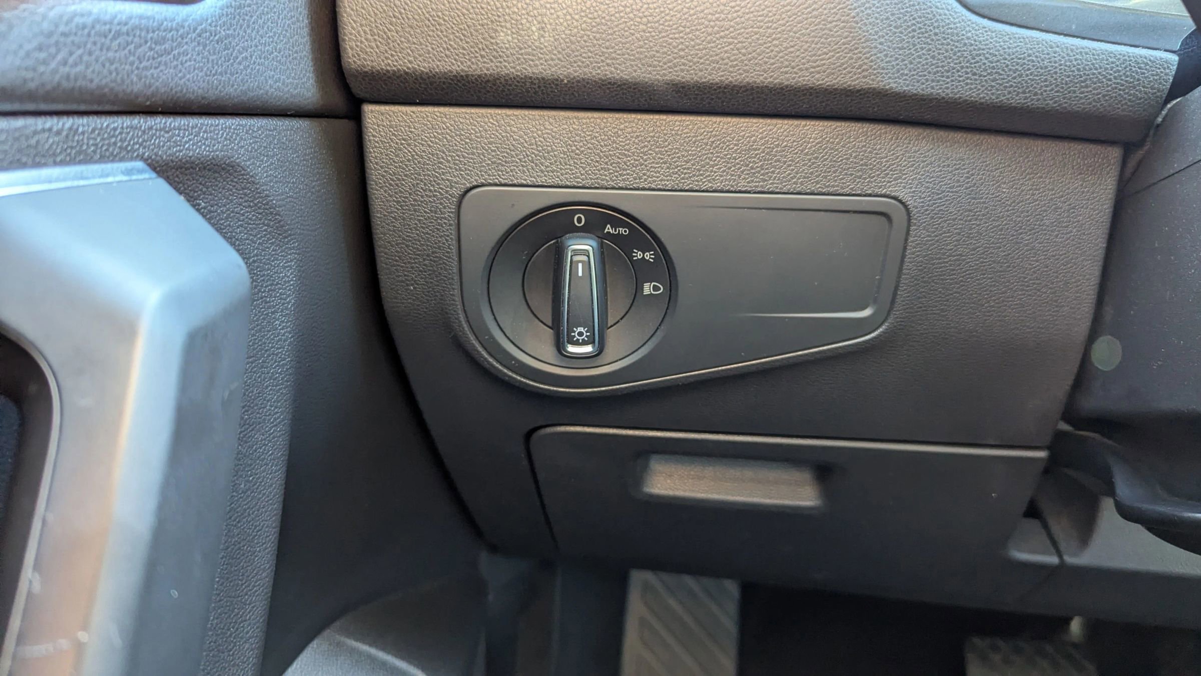 Used 2018 Volkswagen Tiguan SE w/ Panoramic Sunroof Package AWD/4WD image 28