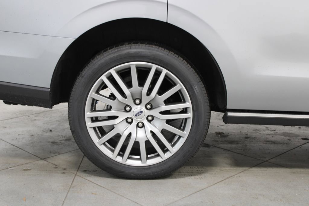 Used 2024 Ford Expedition Limited image 13