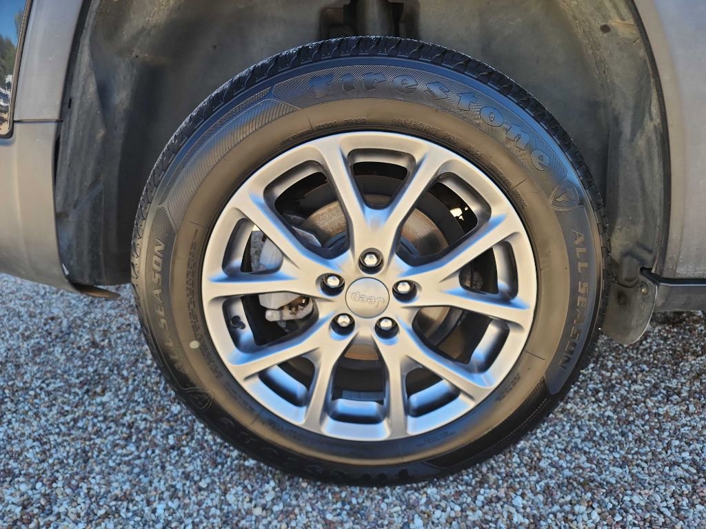 Used 2018 Jeep Cherokee Latitude Plus image 13