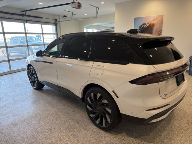 Used 2024 Lincoln Nautilus Reserve w/ Equipment Group 202A image 4