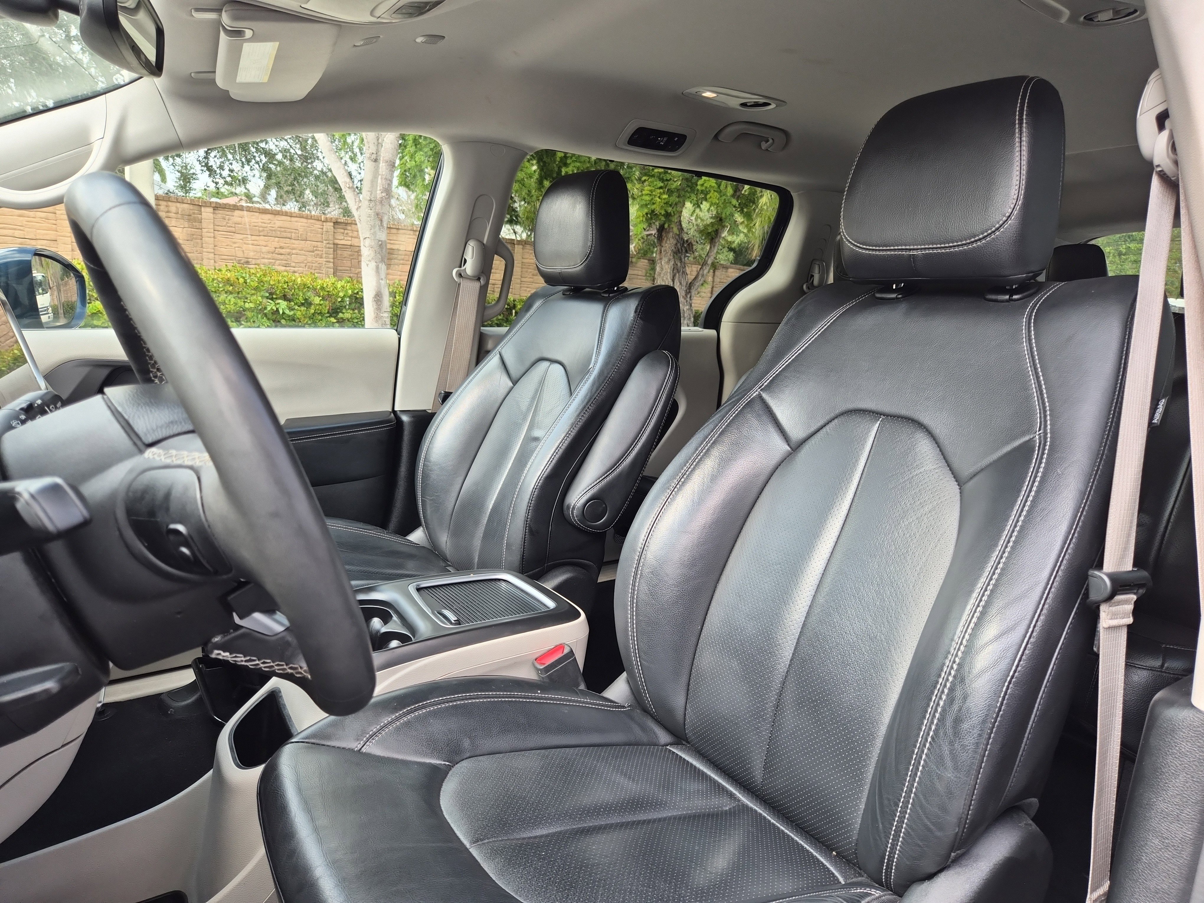 Used 2022 Chrysler Pacifica Touring-L image 20