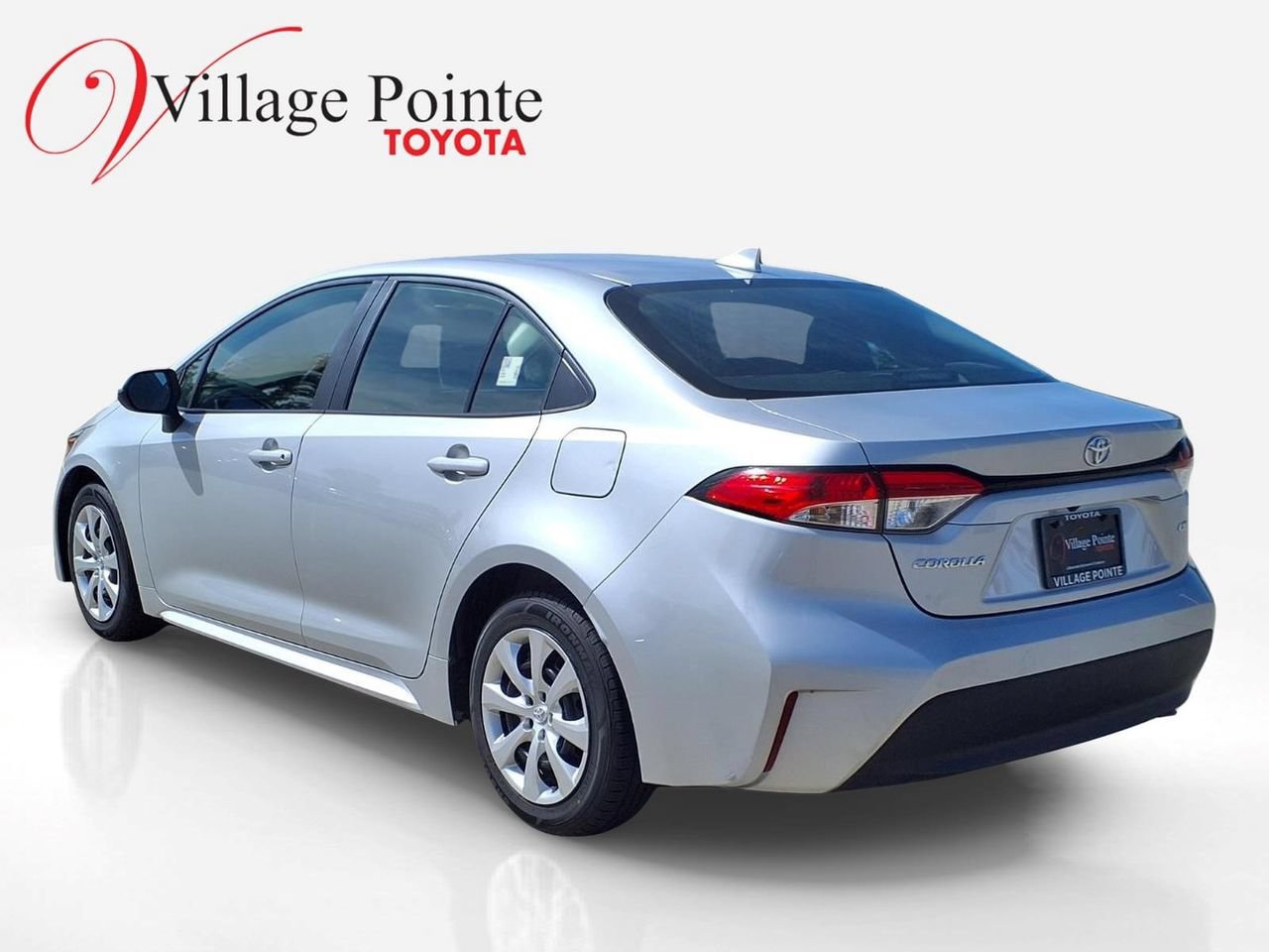 Used 2024 Toyota Corolla LE FWD image 3