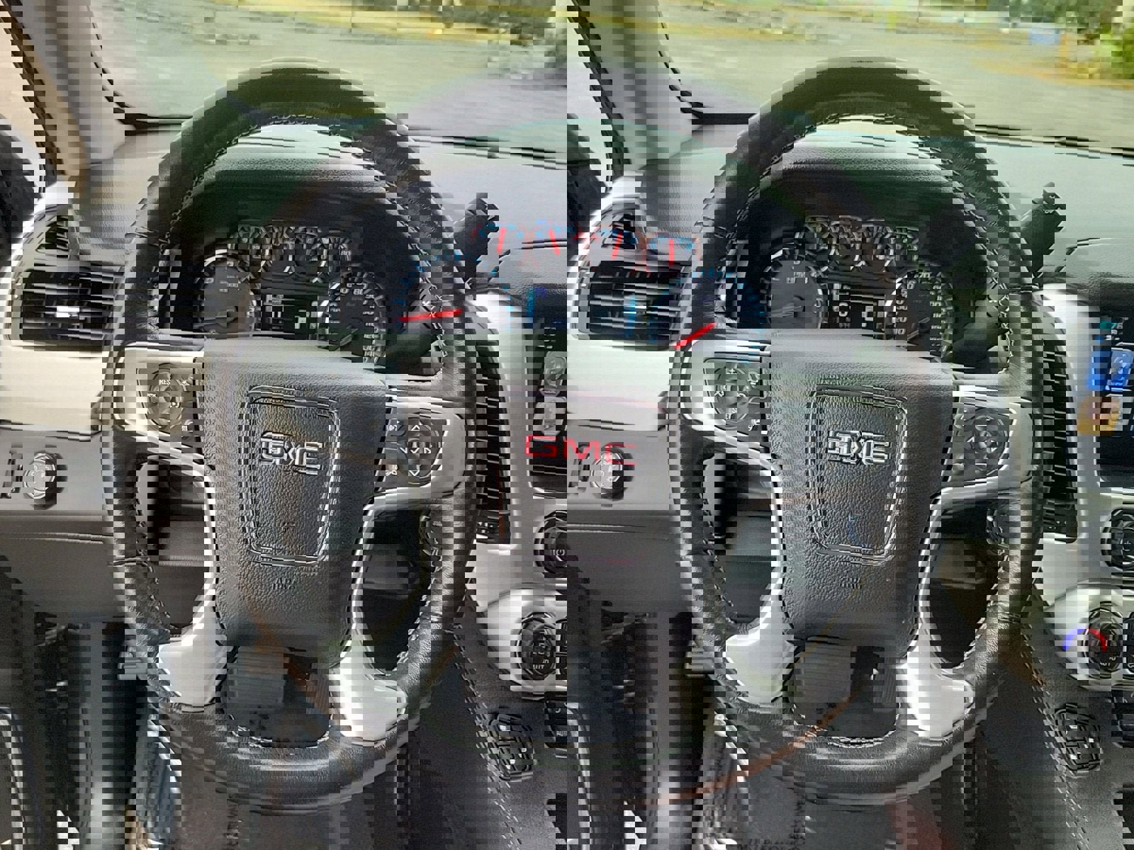 Used 2020 GMC Yukon SLT w/ Open Road Package image 26