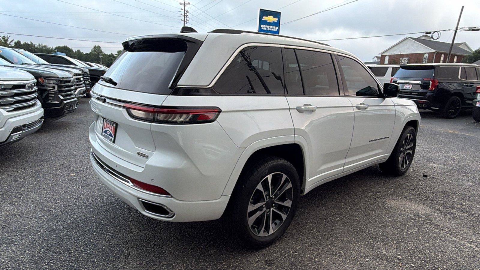 Used 2023 Jeep Grand Cherokee Overland RWD image 9