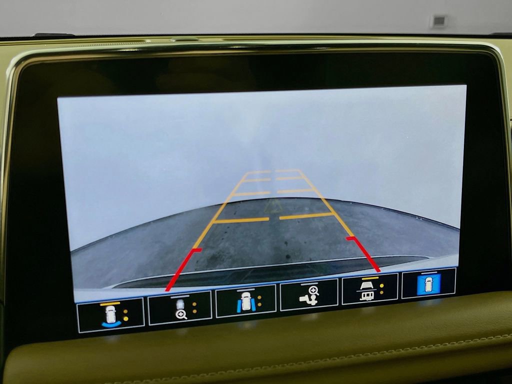 Used 2021 Chevrolet Tahoe Premier w/ Premium Package image 19