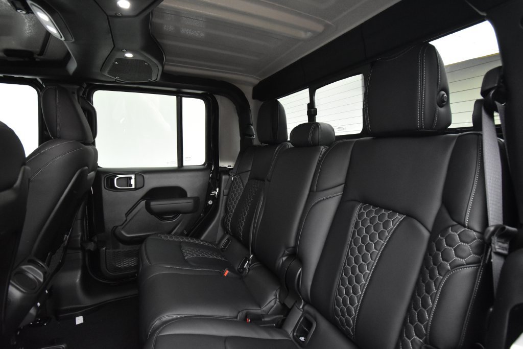 New 2026 Jeep Gladiator Rubicon w/ Technology Group AWD/4WD image 39
