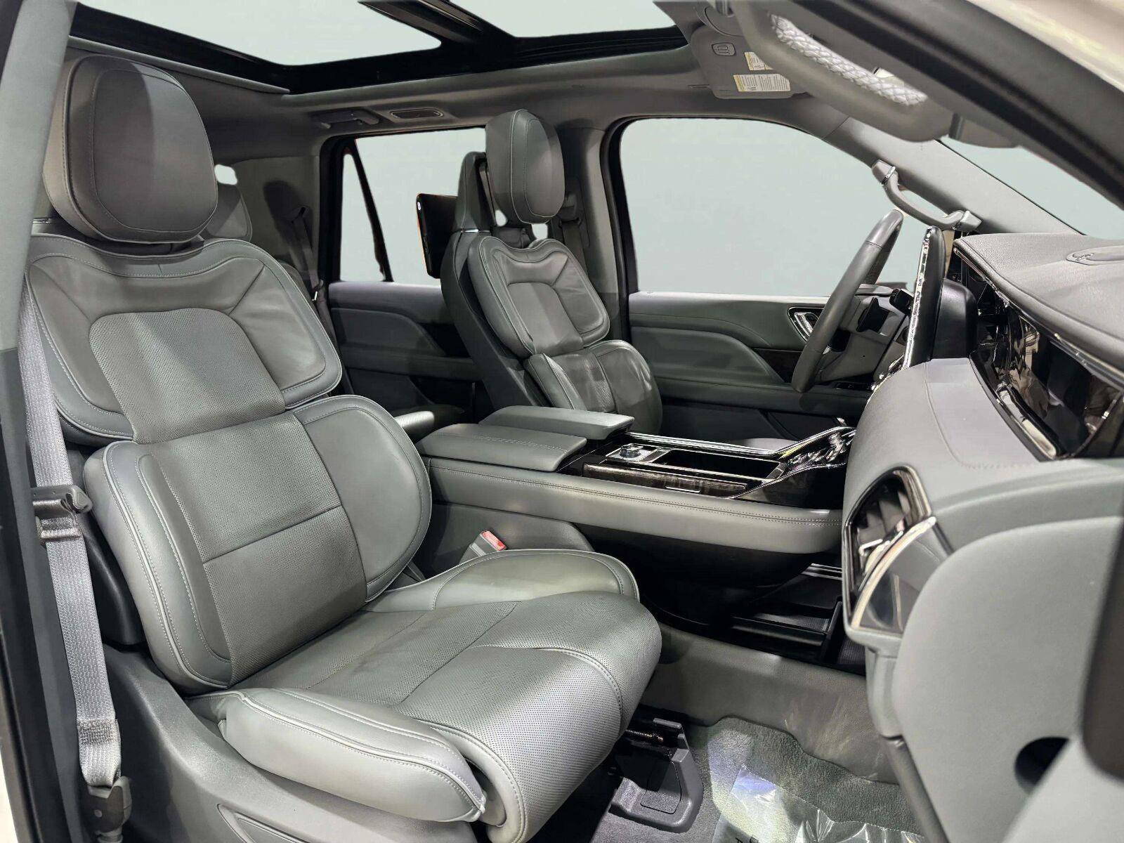 Used 2018 Lincoln Navigator Reserve w/ Technology Package AWD/4WD image 39