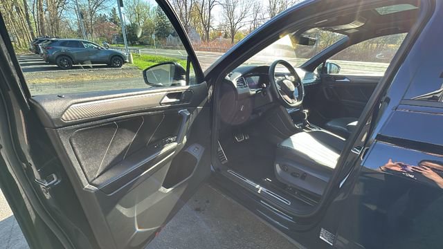 Used 2024 Volkswagen Tiguan SE R-Line image 29