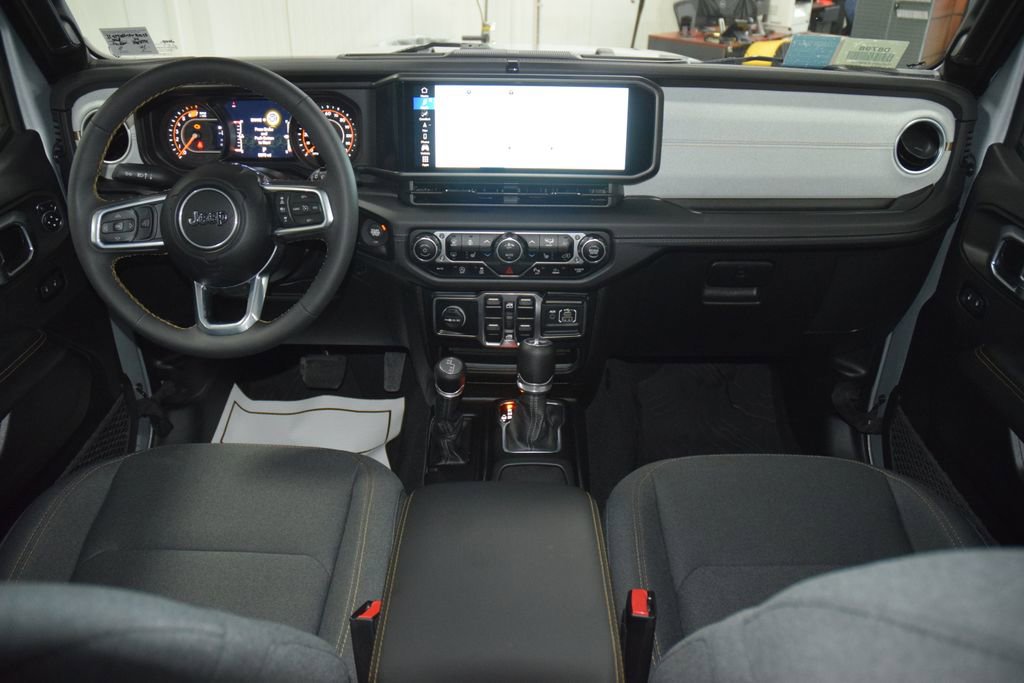 Used 2024 Jeep Wrangler Unlimited Sahara w/ Technology Group AWD/4WD image 28