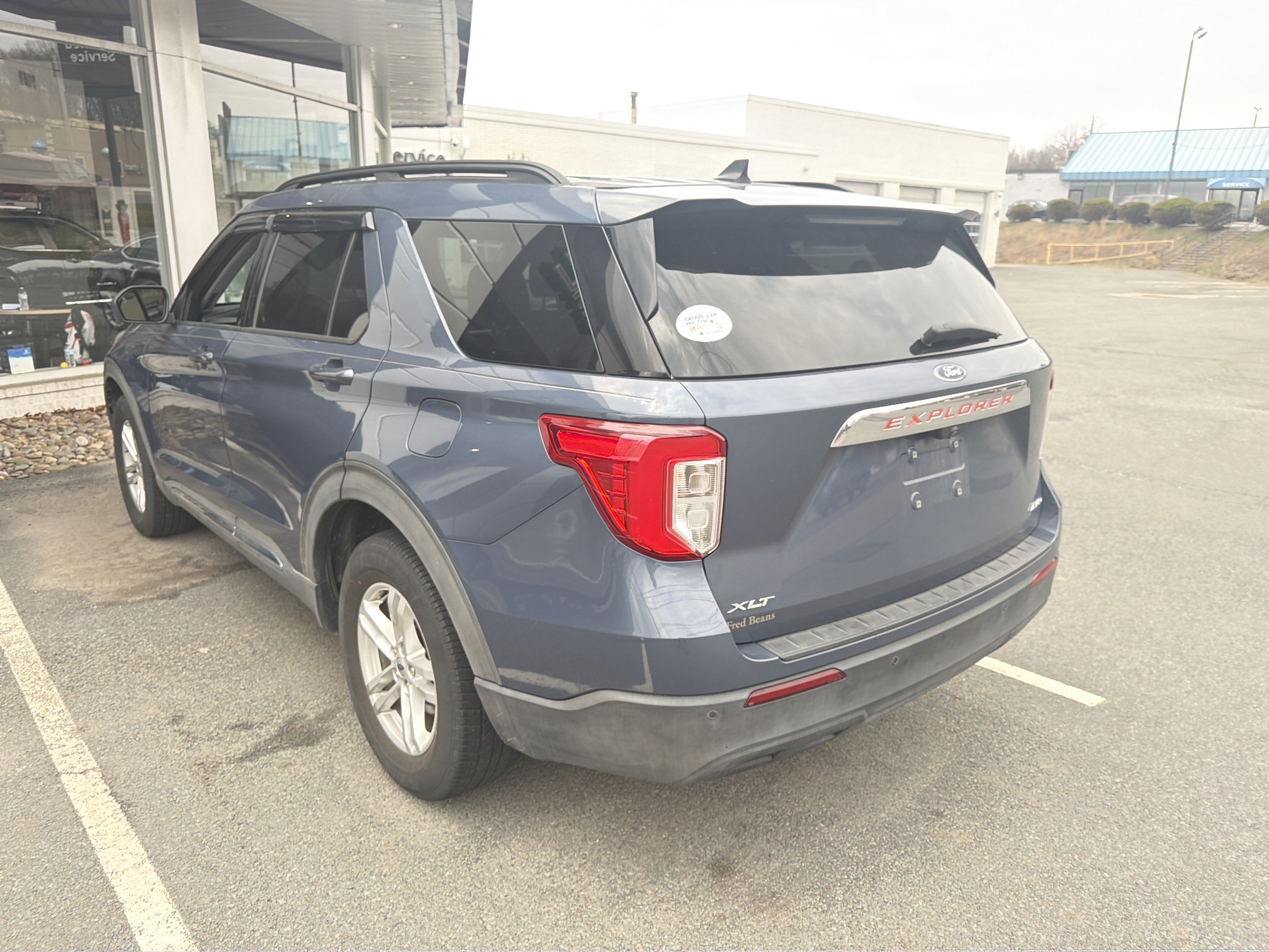 Used 2021 Ford Explorer XLT image 4