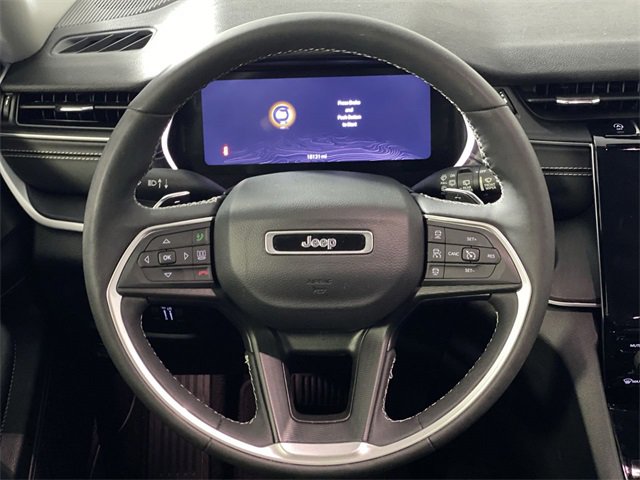 Used 2023 Jeep Grand Cherokee Laredo w/ Luxury Tech Group I image 16