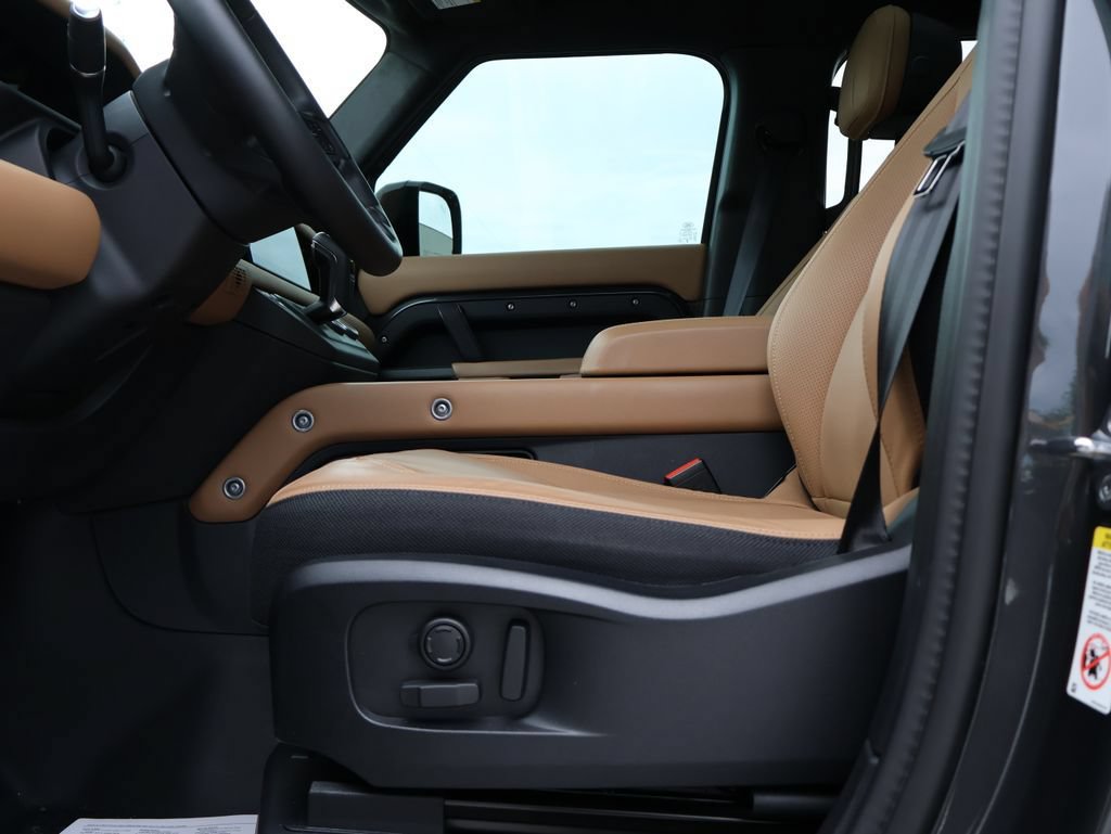 Certified 2025 Land Rover Defender 110 X AWD/4WD image 36