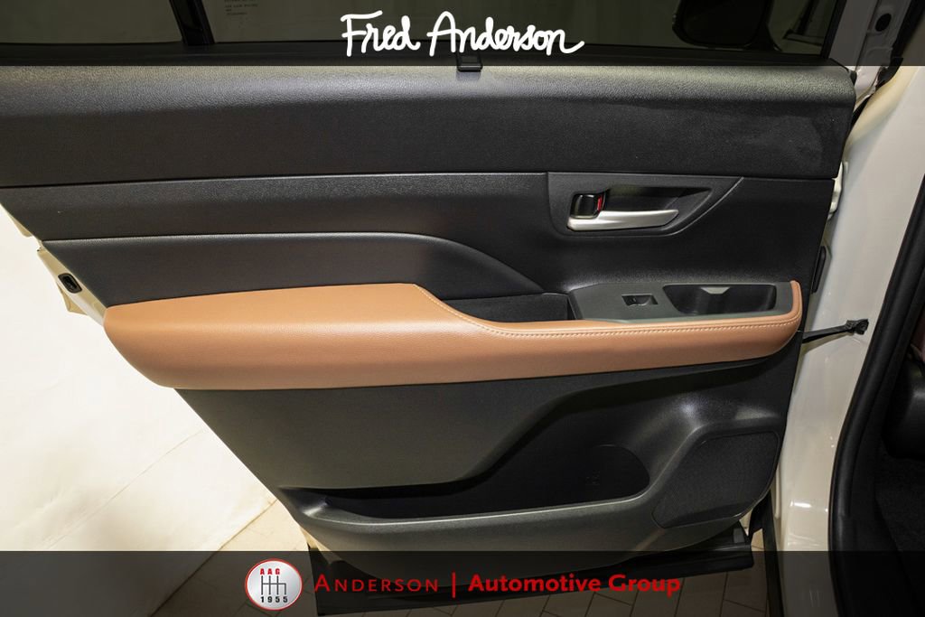 Certified 2024 Toyota Grand Highlander AWD image 12