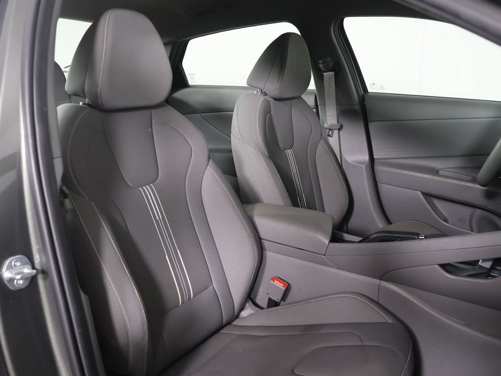 Used 2024 Hyundai Elantra SEL FWD image 25
