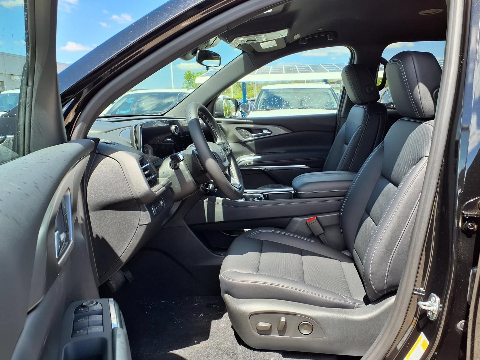 New 2026 Chevrolet Traverse LT w/ Midnight/Sport Edition AWD/4WD image 14