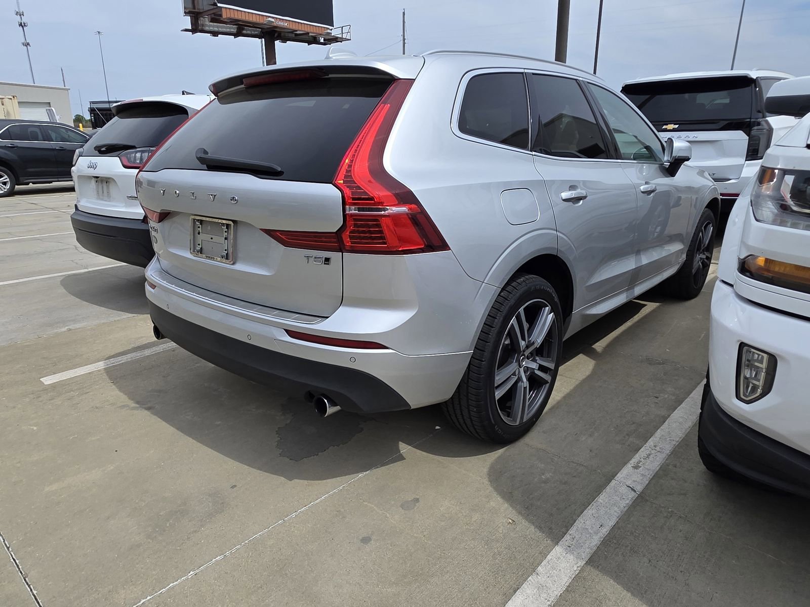 Used 2020 Volvo XC60 T5 Momentum image 18