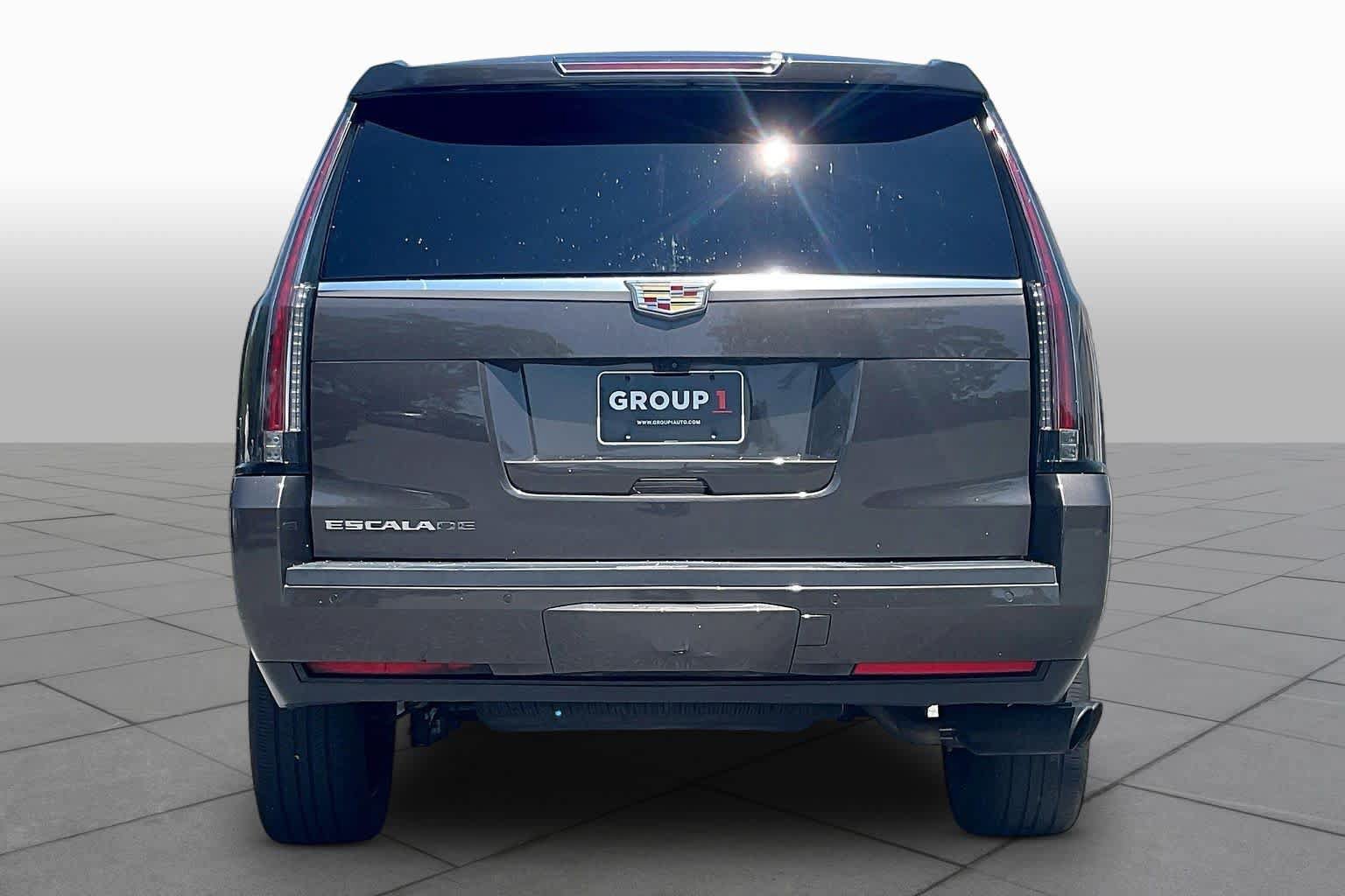 Used 2020 Cadillac Escalade Premium Luxury AWD/4WD image 4