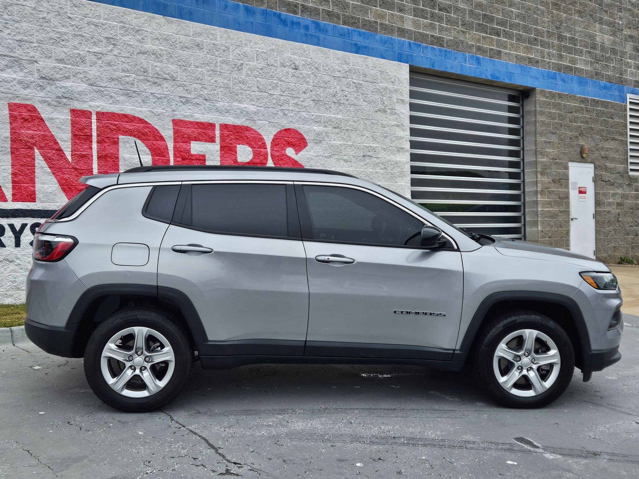 Used 2023 Jeep Compass Latitude w/ Convenience Group image 8