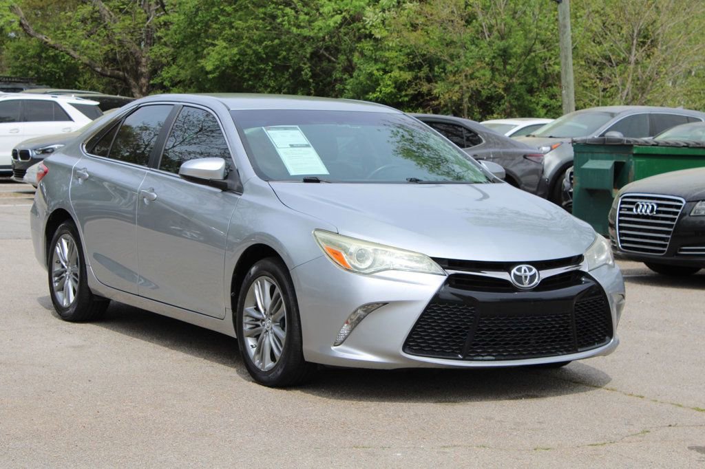 Used 2015 Toyota Camry SE image 1