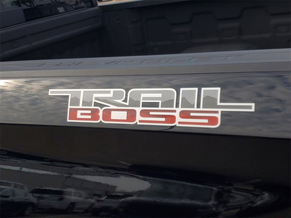Used 2020 Chevrolet Silverado 1500 LT Trail Boss w/ Midnight Edition image 5