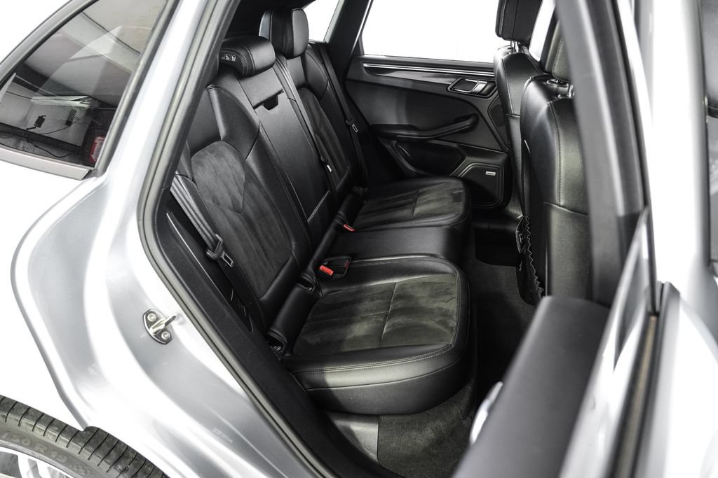 Used 2019 Porsche Macan w/ Premium Package AWD/4WD image 42