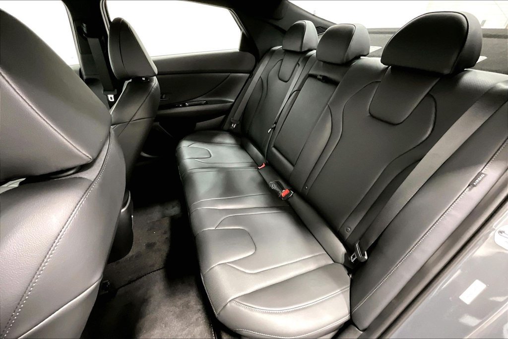 New 2026 Hyundai Elantra SEL Sport FWD image 18