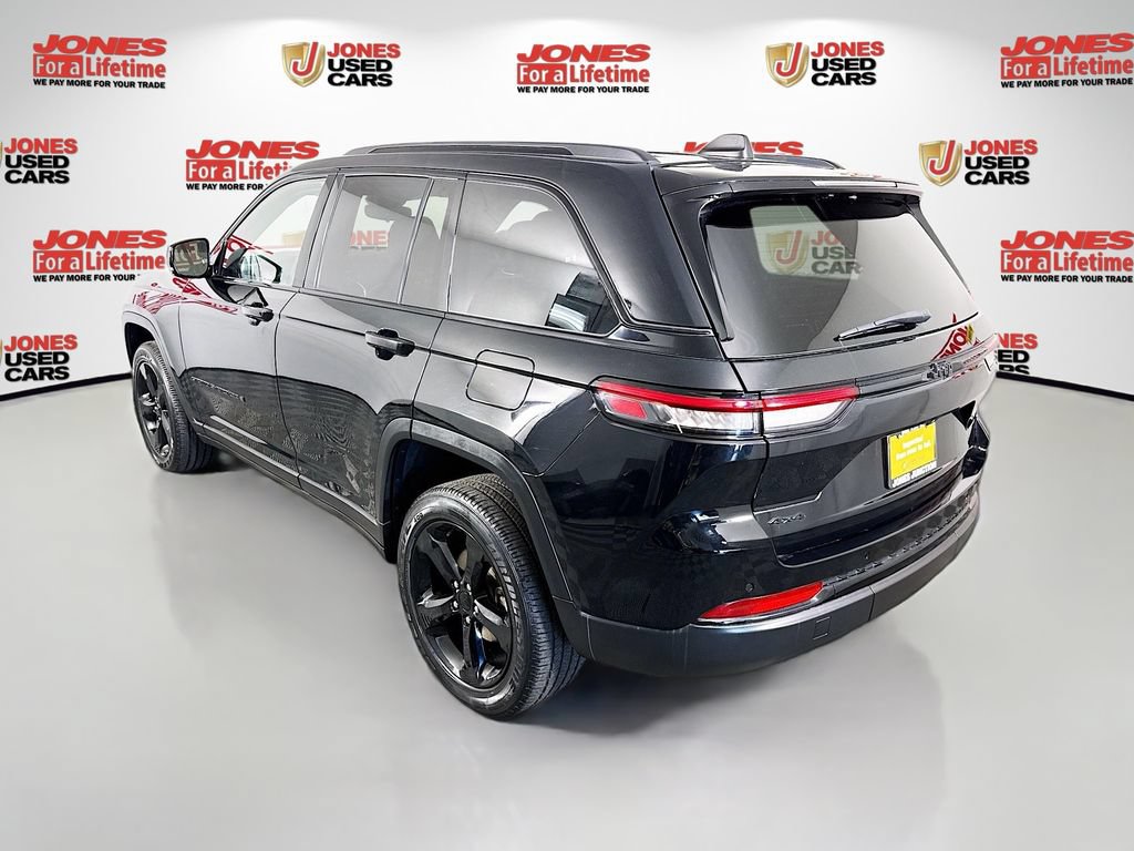 Used 2023 Jeep Grand Cherokee Altitude AWD/4WD image 2