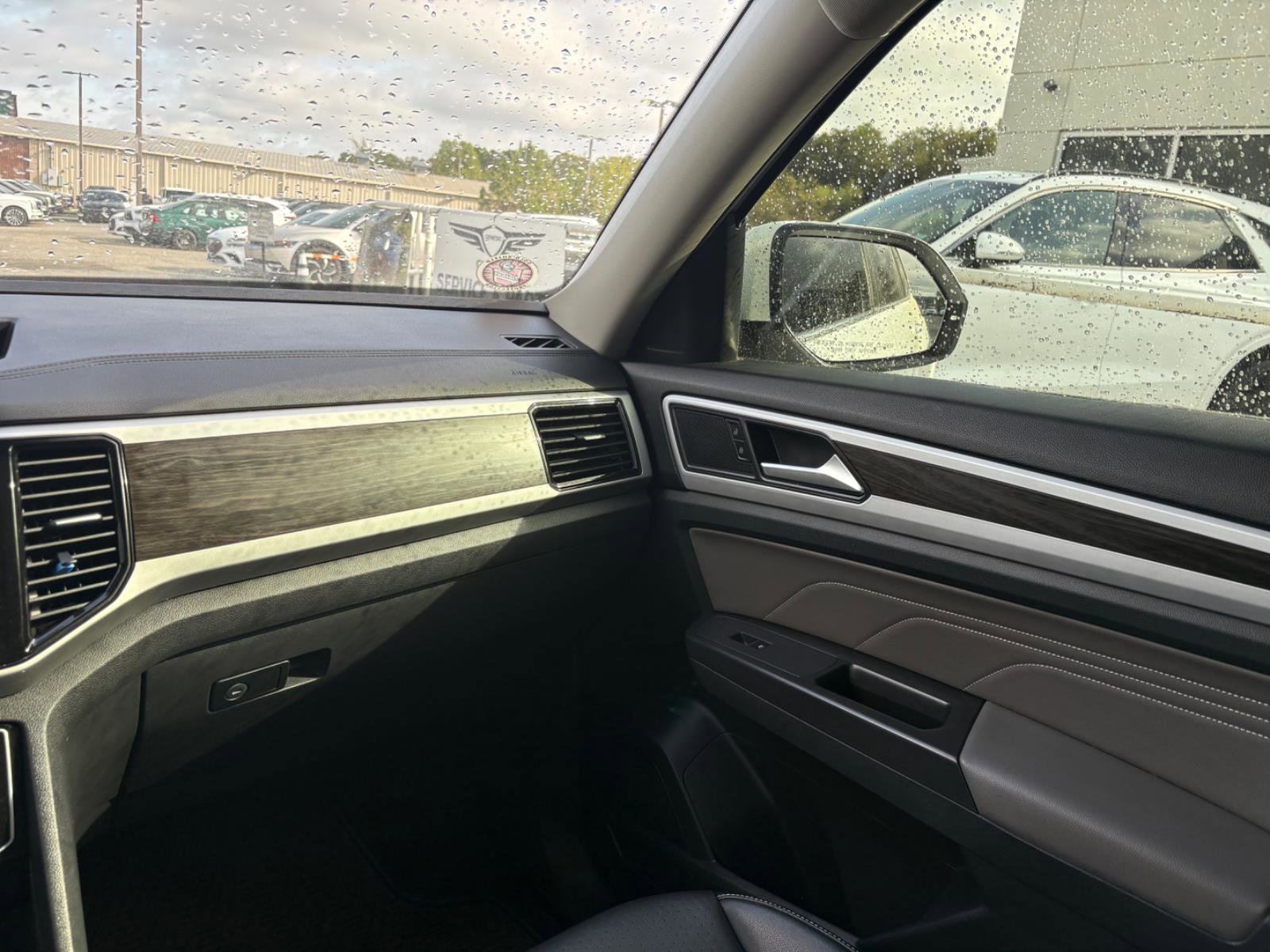 Used 2022 Volkswagen Atlas SE image 23