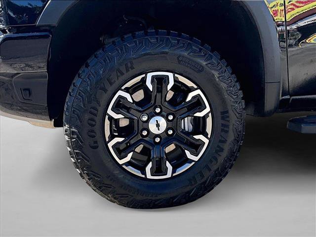 Used 2025 Chevrolet Silverado 1500 ZR2 w/ Technology Package image 10