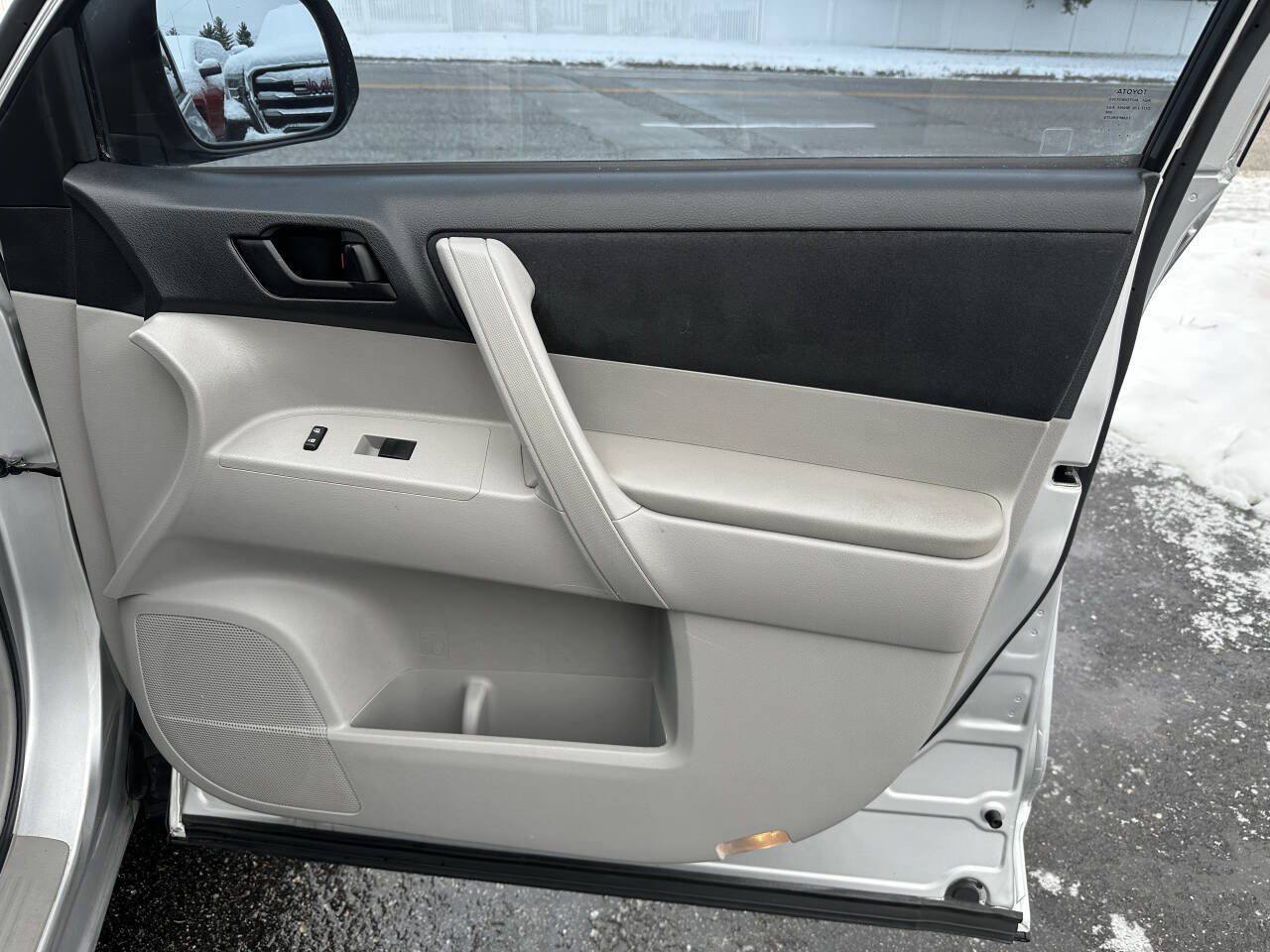 Used 2013 Toyota Highlander Plus image 12