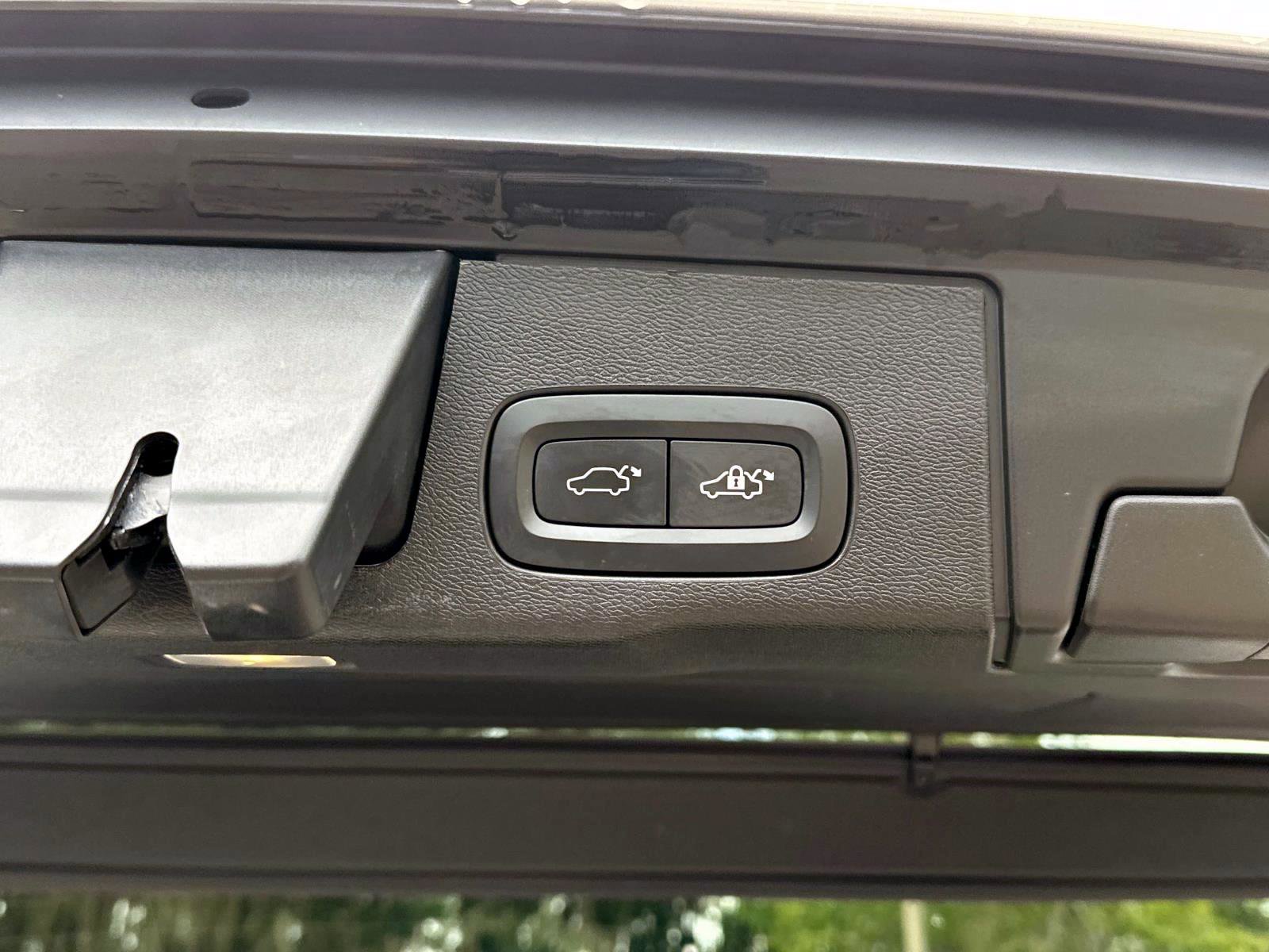 Certified 2024 Volvo XC60 B5 Plus image 12
