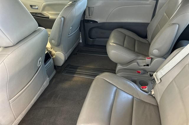 Used 2016 Toyota Sienna XLE w/ XLE Navigation Package FWD image 14