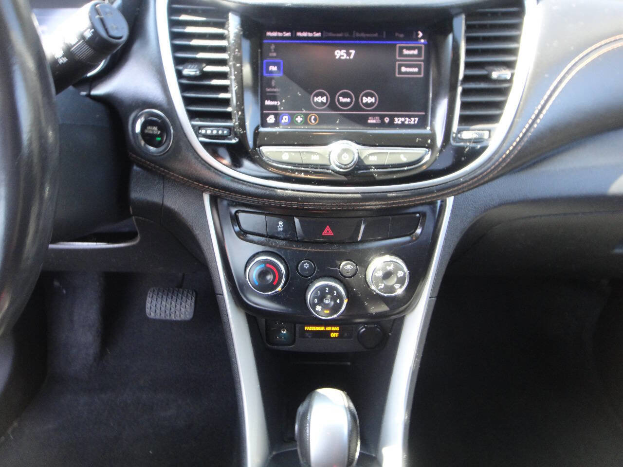 Used 2021 Chevrolet Trax LT w/ Driver Confidence Package image 10