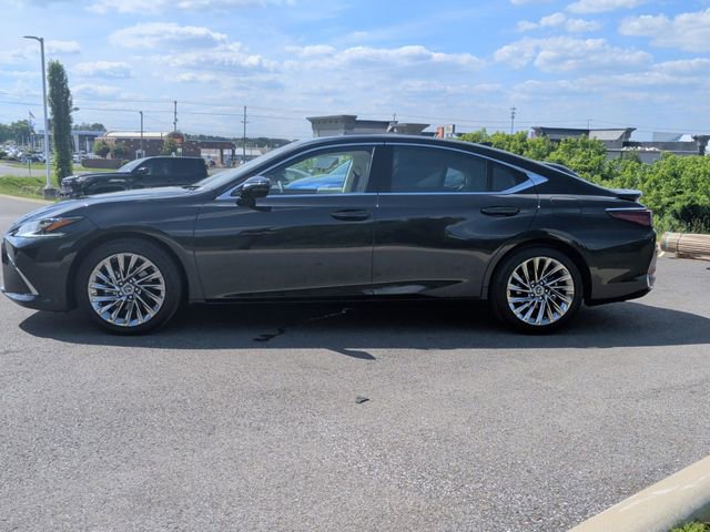 Used 2024 Lexus ES 300h Ultra Luxury w/ Accessory Package (Z2) FWD image 2